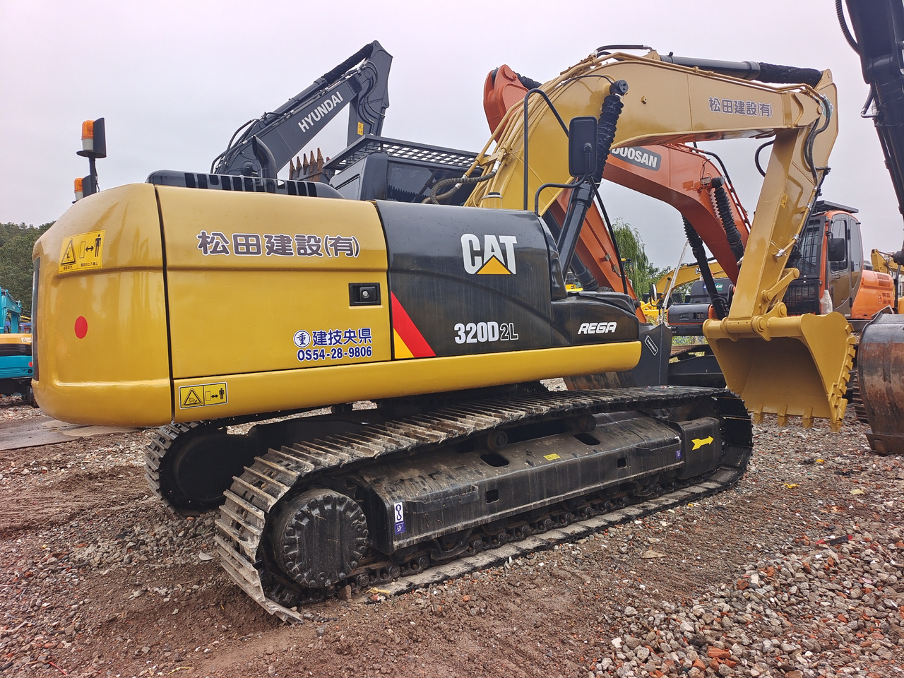 CAT 320D2L - حفارات زحافة: صور 1 CAT 320D2L - حفارات زحافة: صور 1