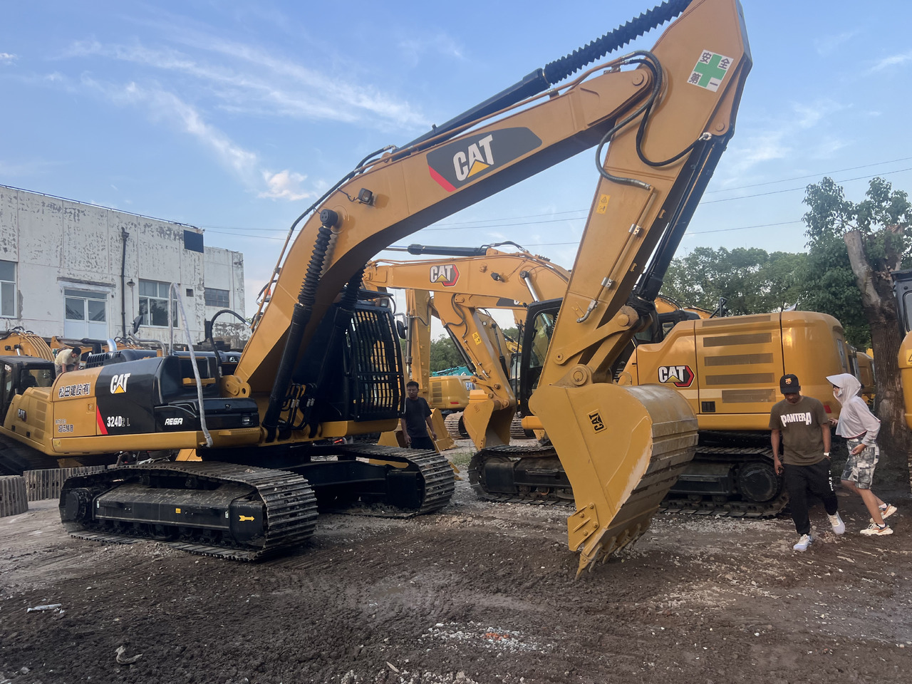 CAT 324DL 330D2L 336D - حفارات زحافة: صور 2 CAT 324DL 330D2L 336D - حفارات زحافة: صور 2
