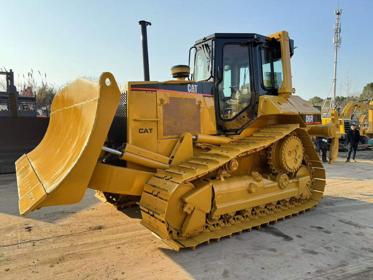 CAT D6R - بلدوزر: صور 1 CAT D6R - بلدوزر: صور 1