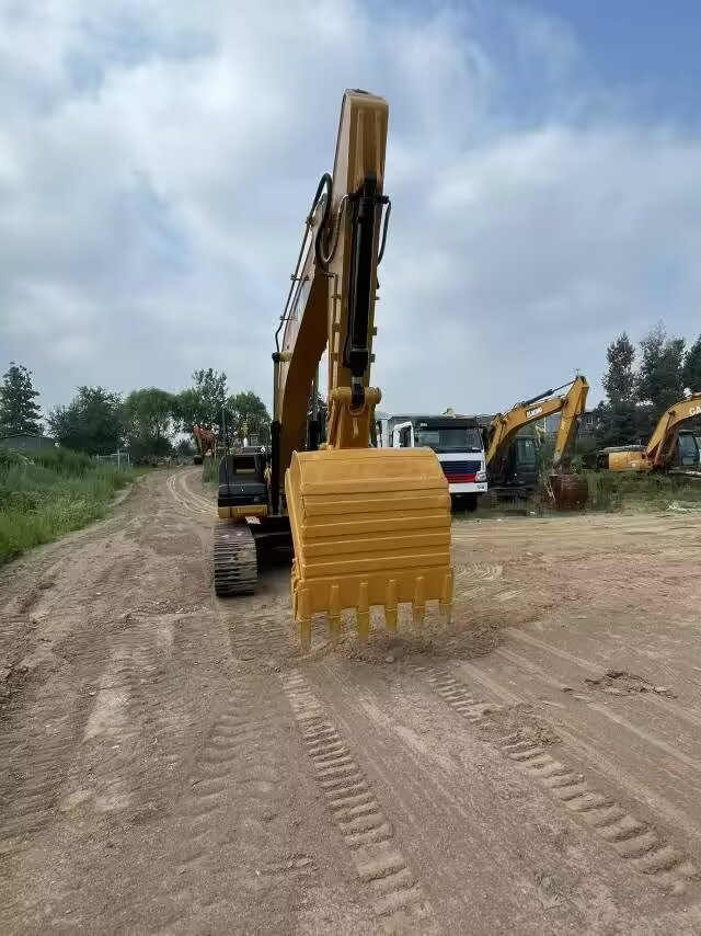 CATERPILLAR 320D2 L - حفارات زحافة: صور 5 CATERPILLAR 320D2 L - حفارات زحافة: صور 5