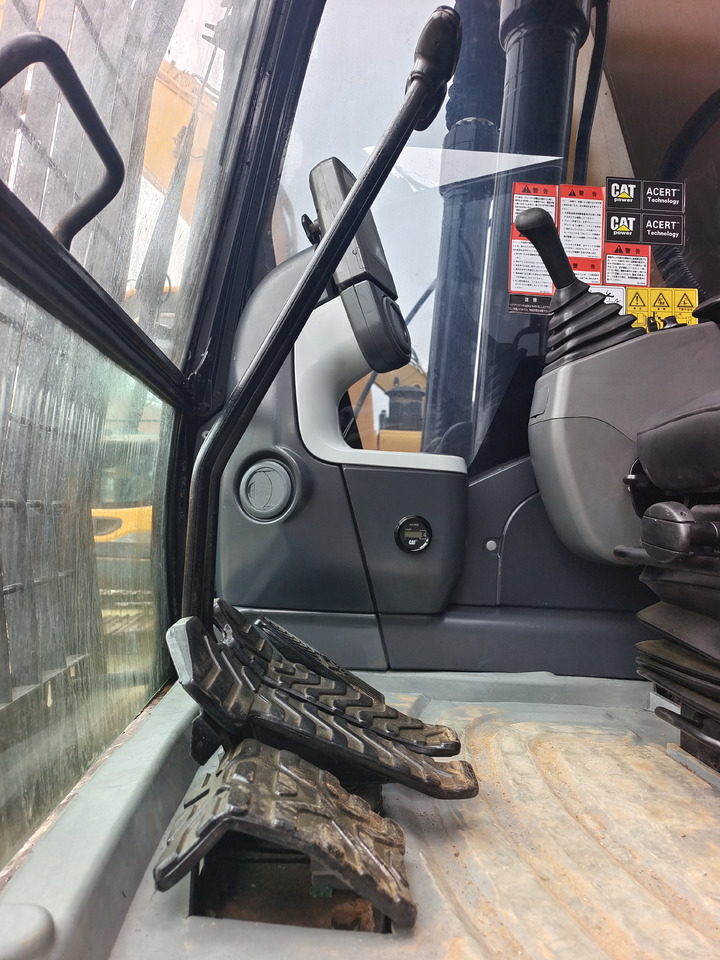 CATERPILLAR 320D2L - حفارات زحافة: صور 5 CATERPILLAR 320D2L - حفارات زحافة: صور 5