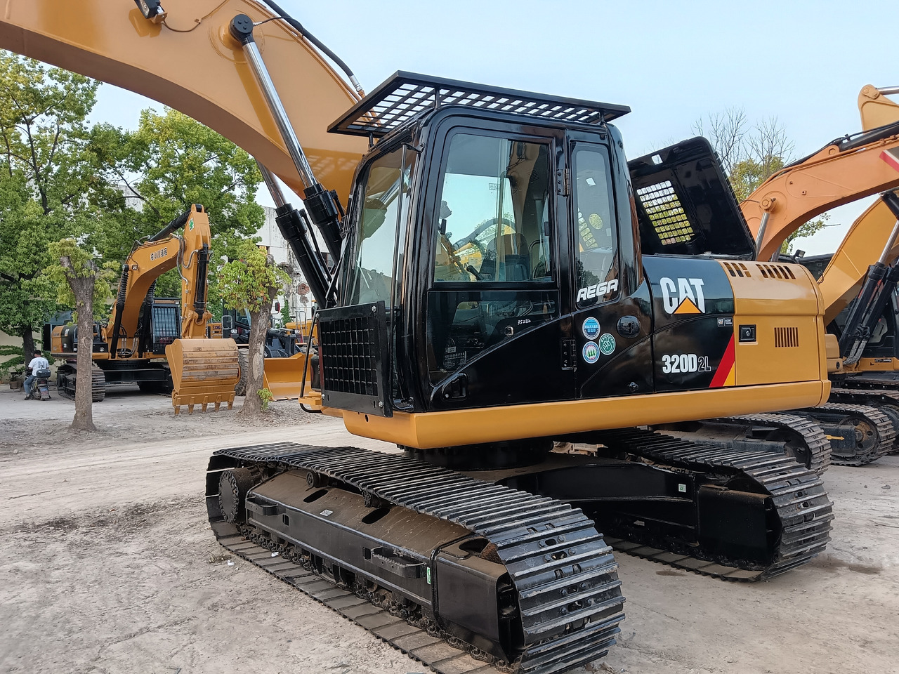 CATERPILLAR 320D2L - حفارات زحافة: صور 3 CATERPILLAR 320D2L - حفارات زحافة: صور 3