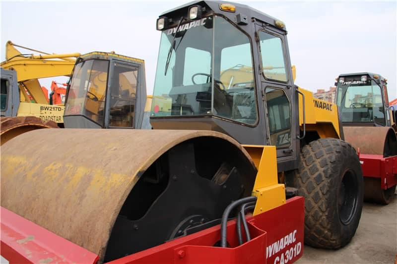 DYNAPAC CA301D - مدحلة الأسفلت: صور 5 DYNAPAC CA301D - مدحلة الأسفلت: صور 5