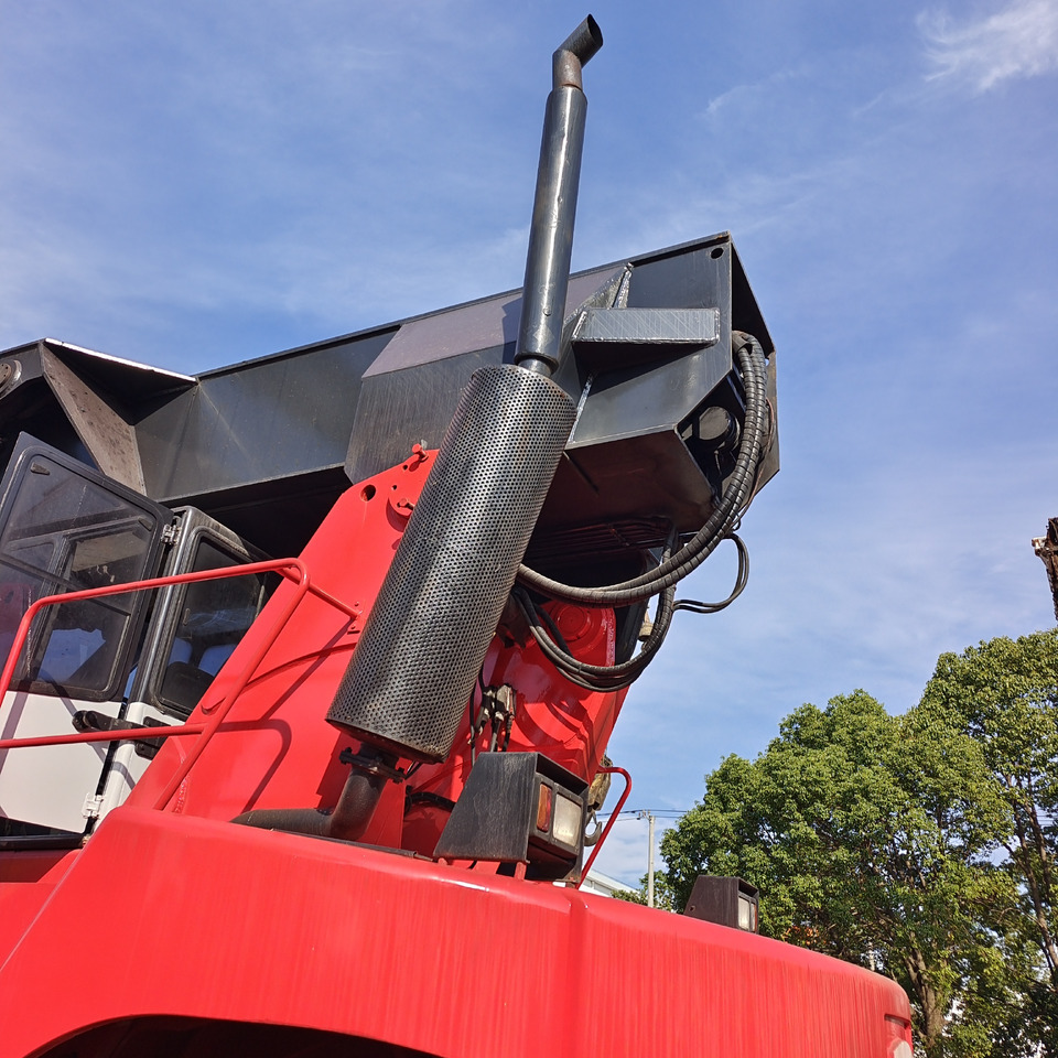 FANTUZZI CS 45 KMHD 45 TON CONTAINER REACH CRANE - رافعات حاويات: صور 5 FANTUZZI CS 45 KMHD 45 TON CONTAINER REACH CRANE - رافعات حاويات: صور 5