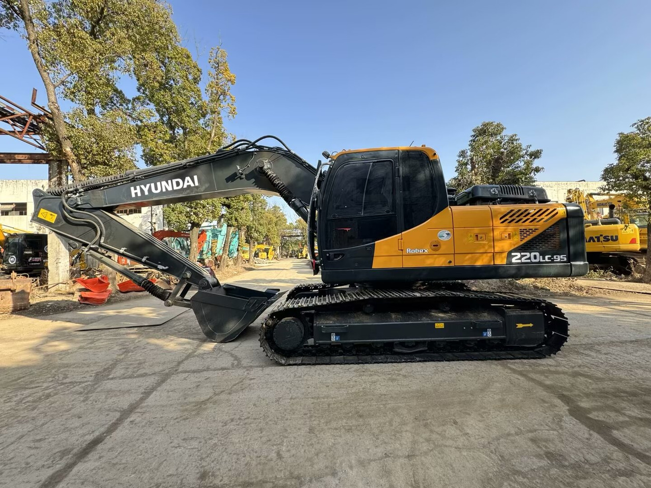 HYUNDAI 220LC-9S 220LC-9T - حفارات زحافة: صور 1 HYUNDAI 220LC-9S 220LC-9T - حفارات زحافة: صور 1
