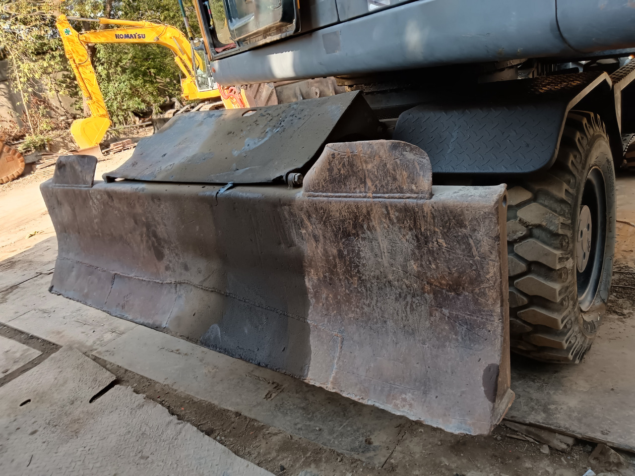 HYUNDAI R 210W-9 - حفارة على عجلات: صور 4 HYUNDAI R 210W-9 - حفارة على عجلات: صور 4