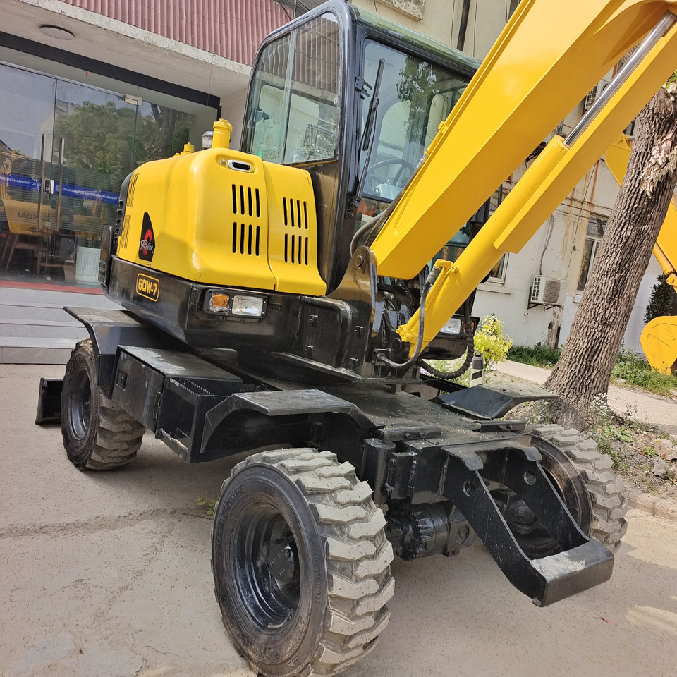 HYUNDAI R60W-7 - حفارة على عجلات: صور 3 HYUNDAI R60W-7 - حفارة على عجلات: صور 3