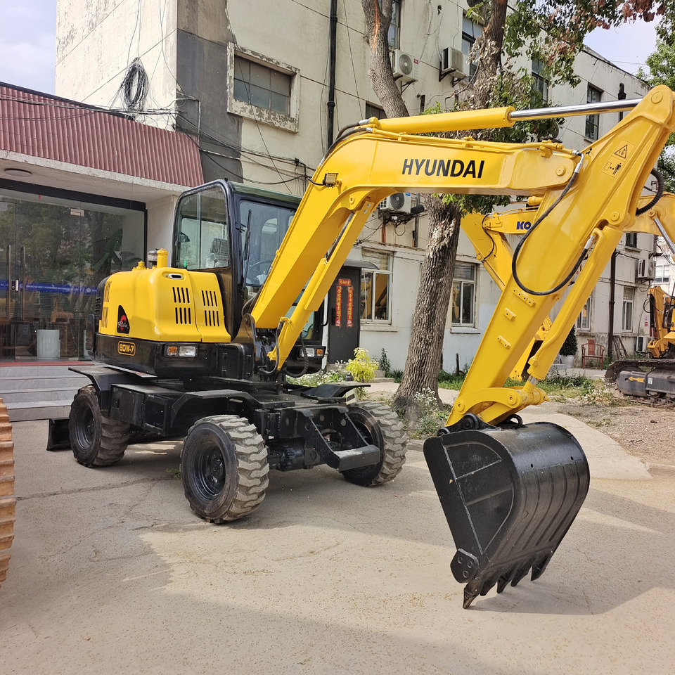 HYUNDAI R60W-7 - حفارة على عجلات: صور 1 HYUNDAI R60W-7 - حفارة على عجلات: صور 1