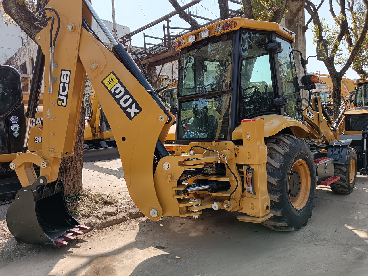 حفار متعدد الاستخدام JCB 3CX: صور 1