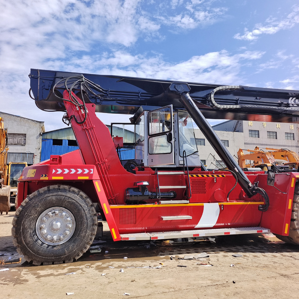 KALMAR DRF450 DRF 450 - رافعات حاويات: صور 1 KALMAR DRF450 DRF 450 - رافعات حاويات: صور 1