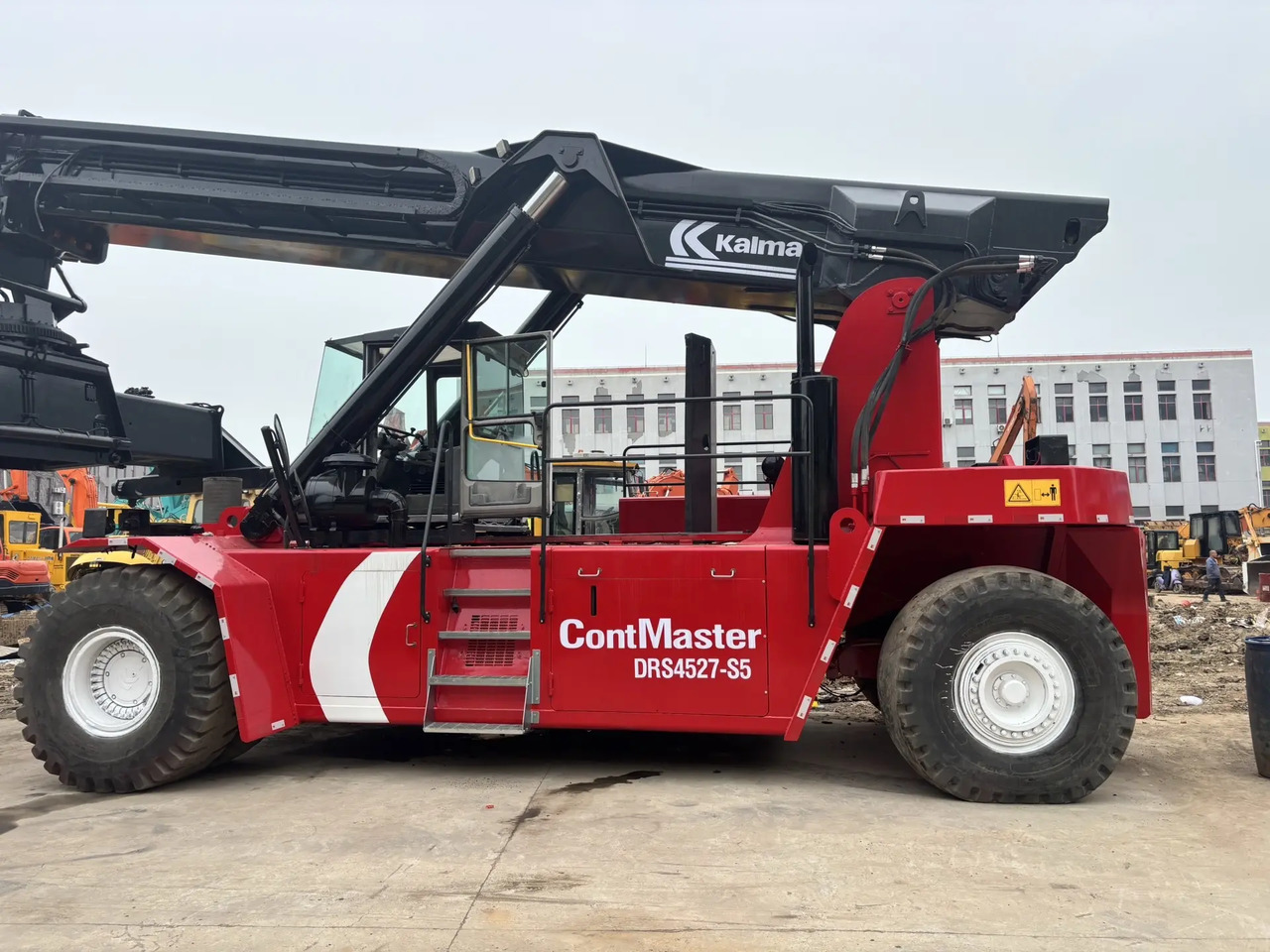 KALMAR DRS4527-S5 DRF450 DRD450 DRT450 - رافعة للحاويات: صور 4 KALMAR DRS4527-S5 DRF450 DRD450 DRT450 - رافعة للحاويات: صور 4