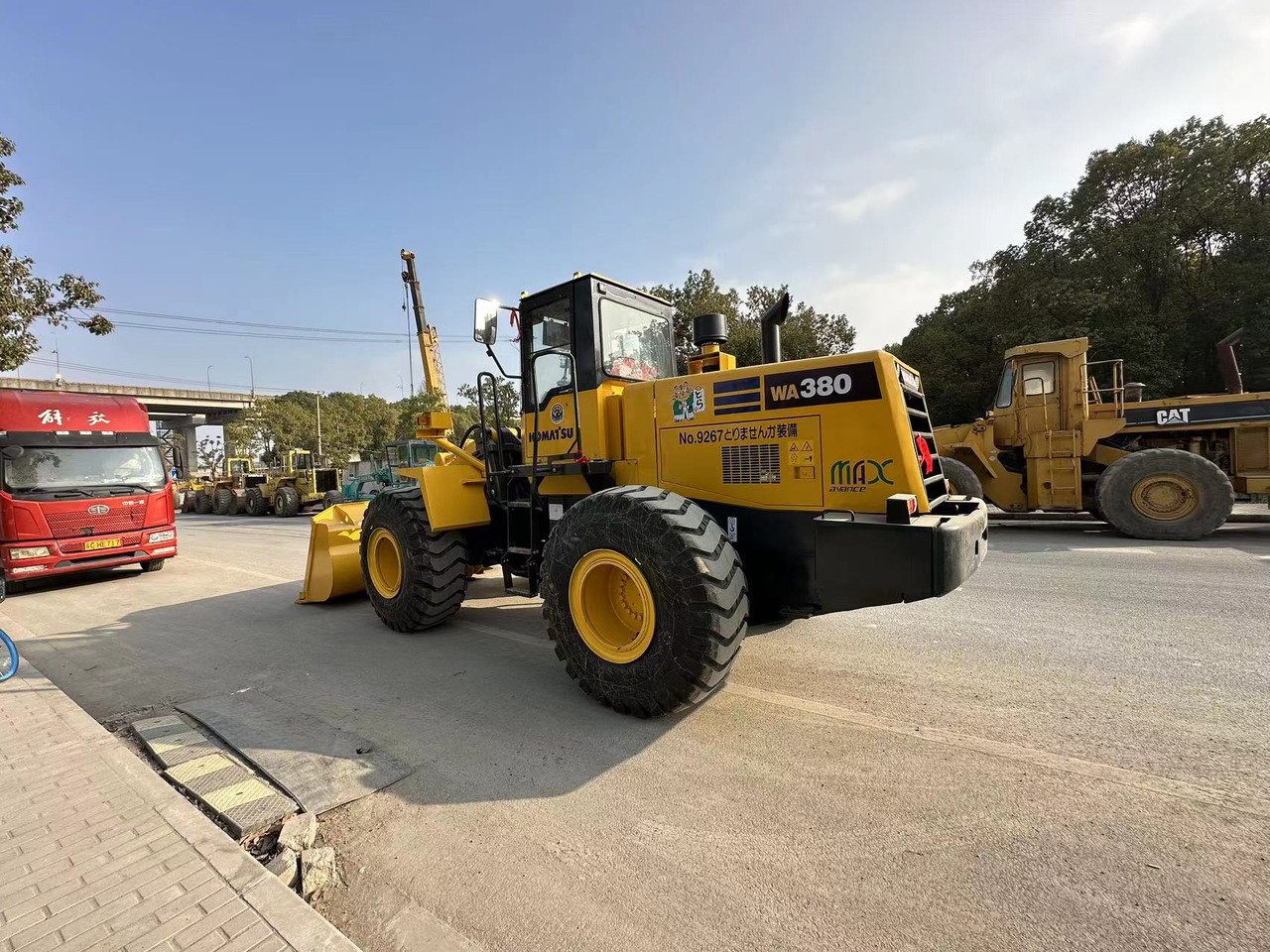 KOMATSU WA380-3 - اللودر بعجل: صور 5 KOMATSU WA380-3 - اللودر بعجل: صور 5