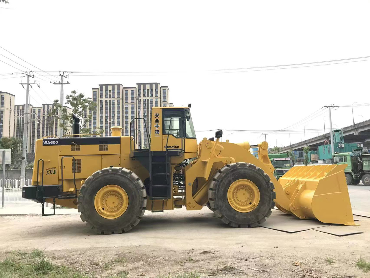 KOMATSU WA600-6 - اللودر بعجل: صور 4 KOMATSU WA600-6 - اللودر بعجل: صور 4