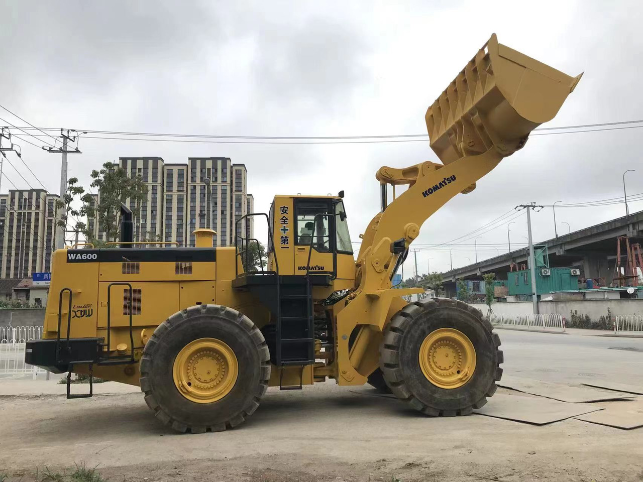 KOMATSU WA600 - اللودر بعجل: صور 2 KOMATSU WA600 - اللودر بعجل: صور 2