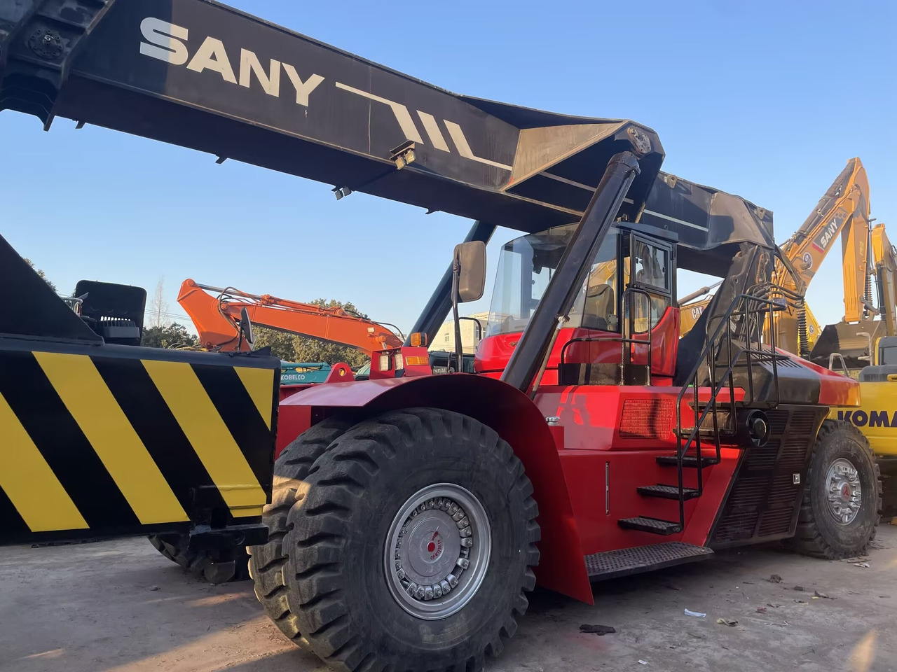 SANY SRSC45C30 - رافعة للحاويات: صور 1 SANY SRSC45C30 - رافعة للحاويات: صور 1