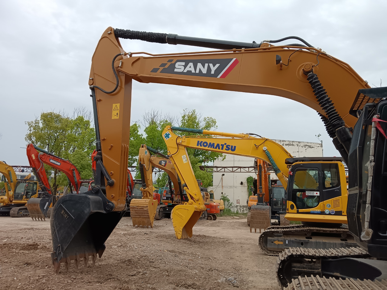 SANY SY235H - حفارات زحافة: صور 2 SANY SY235H - حفارات زحافة: صور 2