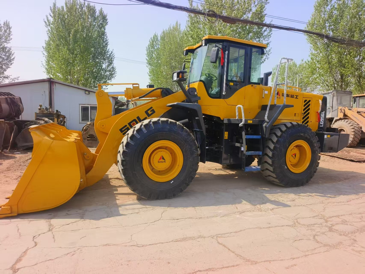 SDLG 956L WITH CAT ENGINE - اللودر بعجل: صور 2 SDLG 956L WITH CAT ENGINE - اللودر بعجل: صور 2