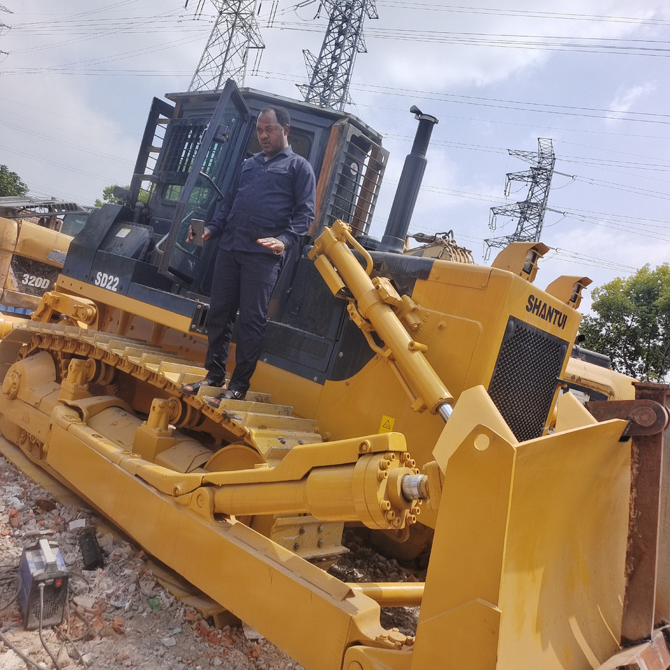 SHANTUI SD22 WITH CLEARING RAKE - بلدوزر: صور 3 SHANTUI SD22 WITH CLEARING RAKE - بلدوزر: صور 3