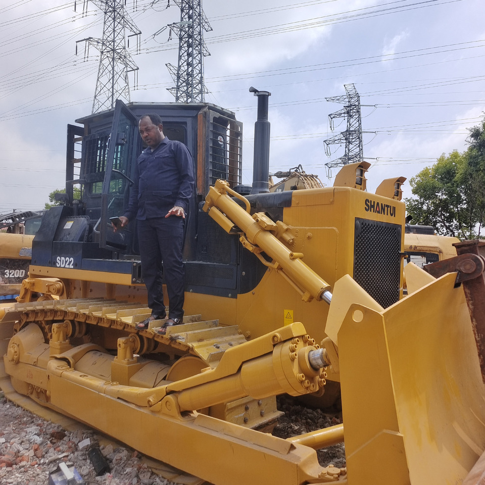 SHANTUI SD22 WITH CLEARING RAKE - بلدوزر: صور 1 SHANTUI SD22 WITH CLEARING RAKE - بلدوزر: صور 1