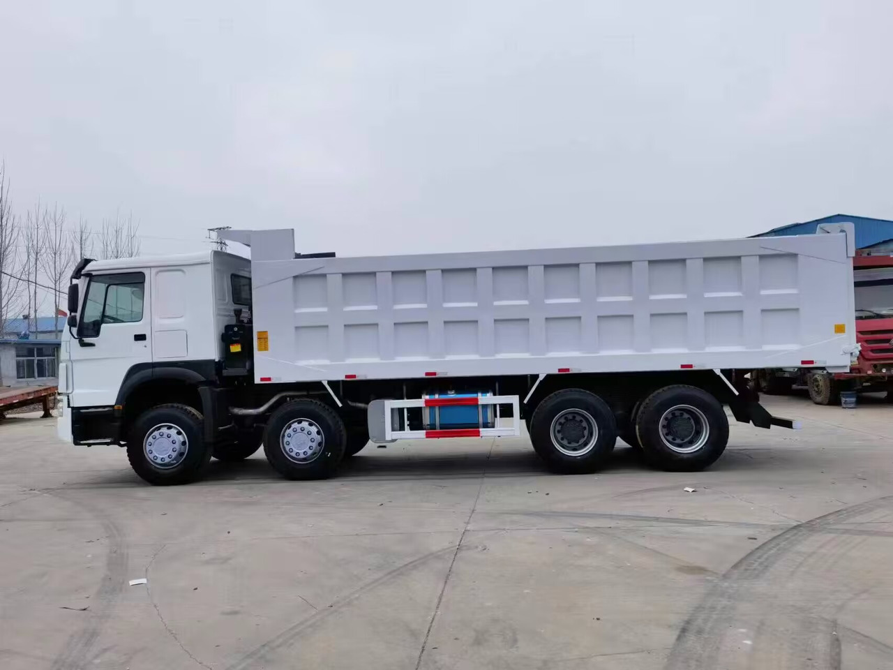 SINOTRUK HOWO 371 375 380 400 420 460 HP 8*4 DUMP TRUCK - قلابات: صور 3 SINOTRUK HOWO 371 375 380 400 420 460 HP 8*4 DUMP TRUCK - قلابات: صور 3
