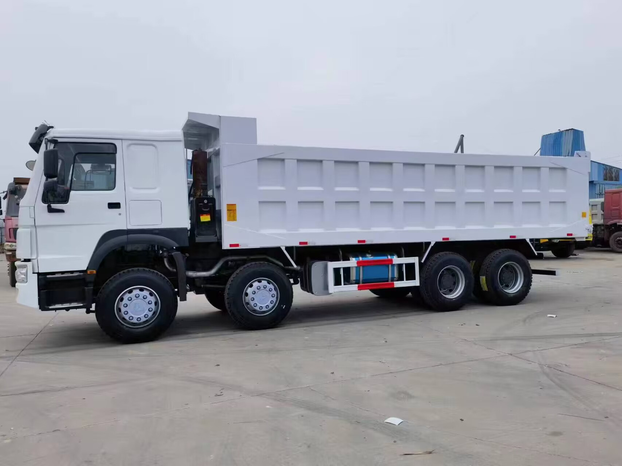 SINOTRUK HOWO 371 375 380 400 420 460 HP 8*4 DUMP TRUCK - قلابات: صور 1 SINOTRUK HOWO 371 375 380 400 420 460 HP 8*4 DUMP TRUCK - قلابات: صور 1