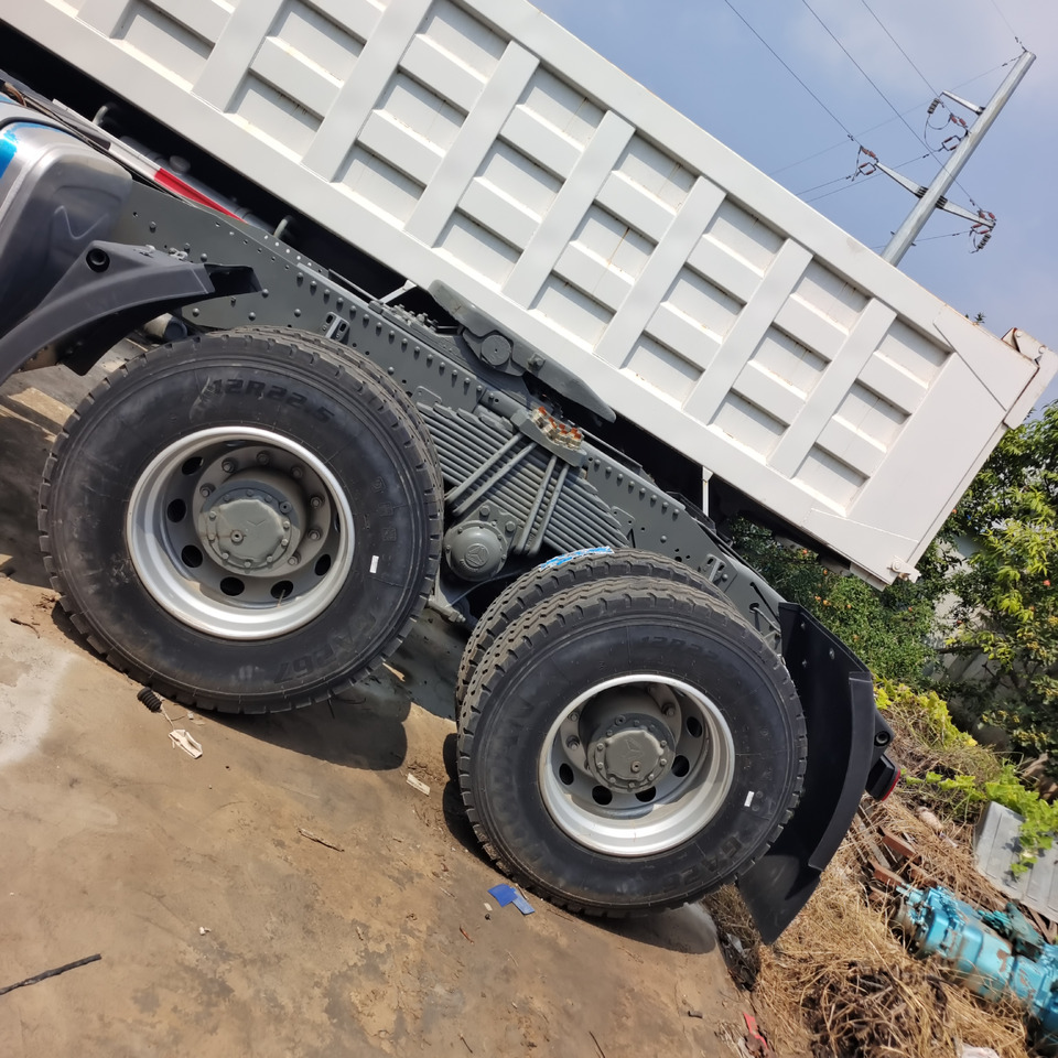 SINOTRUK HOWO 371 375 TRACOR HEAD - شاحنة جرار: صور 2 SINOTRUK HOWO 371 375 TRACOR HEAD - شاحنة جرار: صور 2