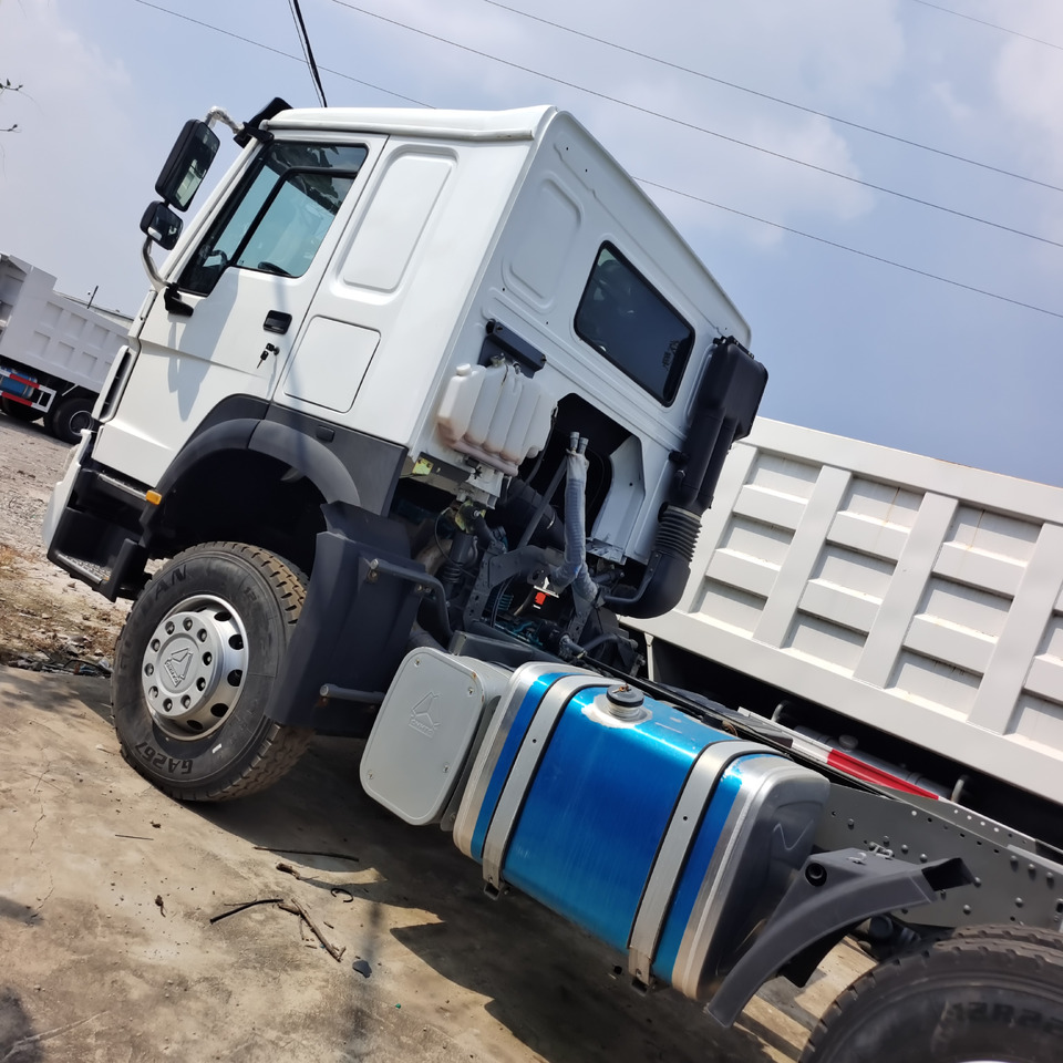 SINOTRUK HOWO 371 6*4 TRACTOR HEAD - شاحنة جرار: صور 2 SINOTRUK HOWO 371 6*4 TRACTOR HEAD - شاحنة جرار: صور 2