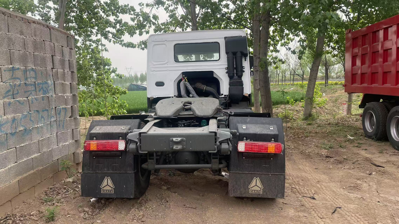 SINOTRUK HOWO 4*2 TRACTOR HEAD 371 375 380 400 420 HP - شاحنة جرار: صور 3 SINOTRUK HOWO 4*2 TRACTOR HEAD 371 375 380 400 420 HP - شاحنة جرار: صور 3