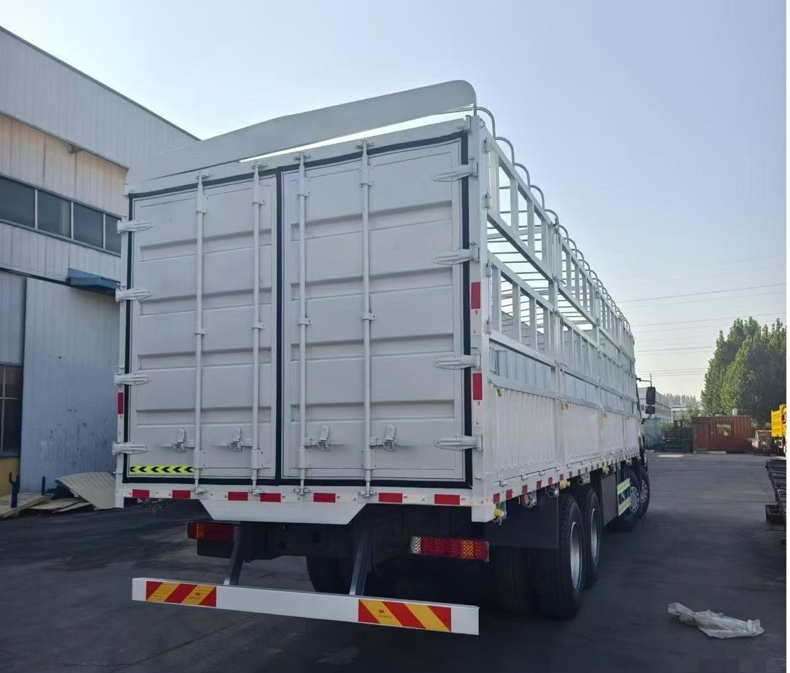SINOTRUK HOWO 8*4 WITH FENCE 12 WHEELS TIRES 6*4 371 375 380 400 420 HP - شاحنة نقل المواشي شاحنة: صور 4 SINOTRUK HOWO 8*4 WITH FENCE 12 WHEELS TIRES 6*4 371 375 380 400 420 HP - شاحنة نقل المواشي شاحنة: صور 4