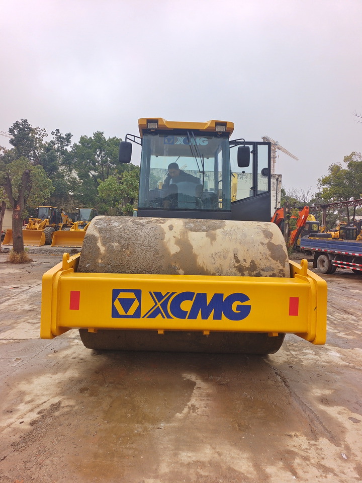 XCMG XS183J - مدحلة الأسفلت: صور 4 XCMG XS183J - مدحلة الأسفلت: صور 4