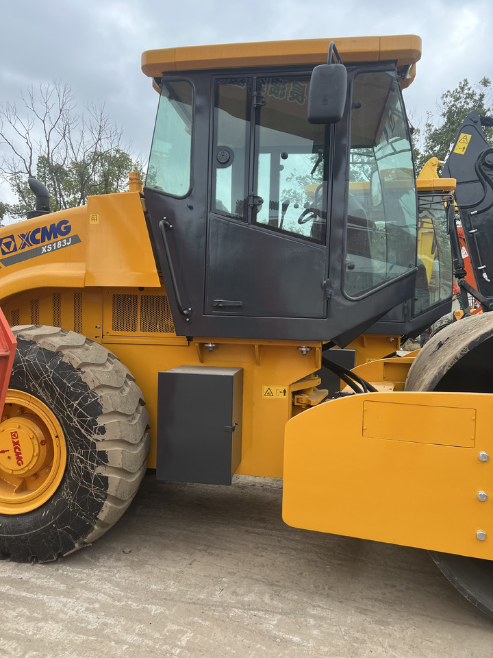 XCMG XS183J - مدحلة الأسفلت: صور 5 XCMG XS183J - مدحلة الأسفلت: صور 5