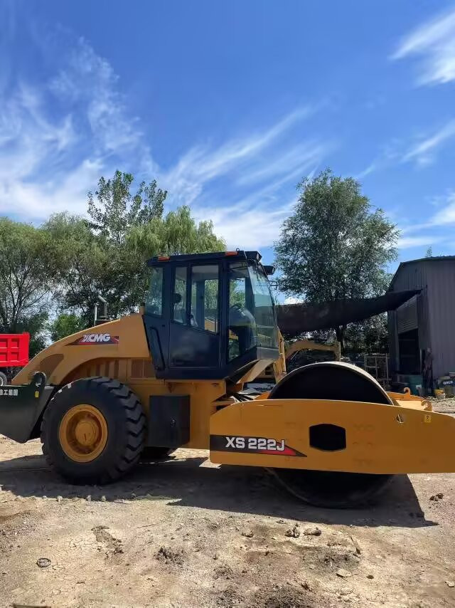 XCMG XS222J - مدحلة الأسفلت: صور 4 XCMG XS222J - مدحلة الأسفلت: صور 4