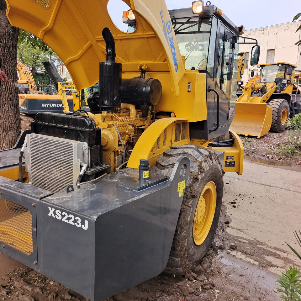 XCMG XS223J XS 223J - مدحلة الأسفلت: صور 5 XCMG XS223J XS 223J - مدحلة الأسفلت: صور 5