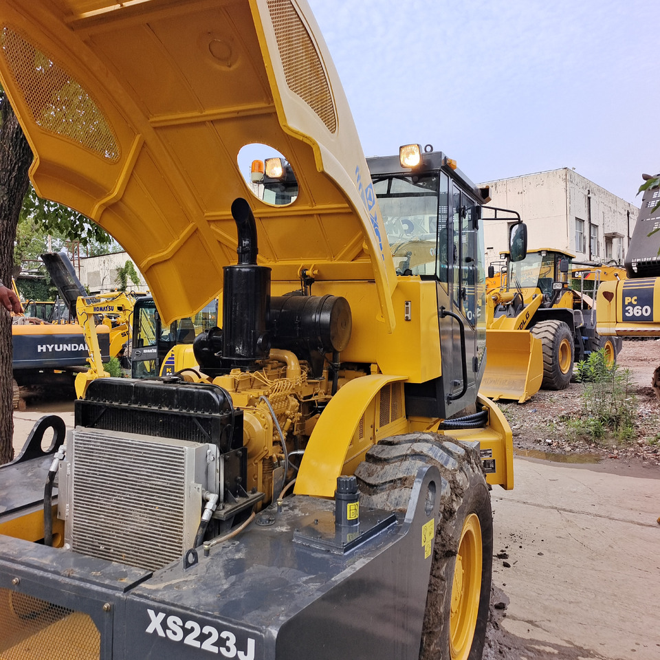XCMG XS223J XS 223J - مدحلة الأسفلت: صور 4 XCMG XS223J XS 223J - مدحلة الأسفلت: صور 4