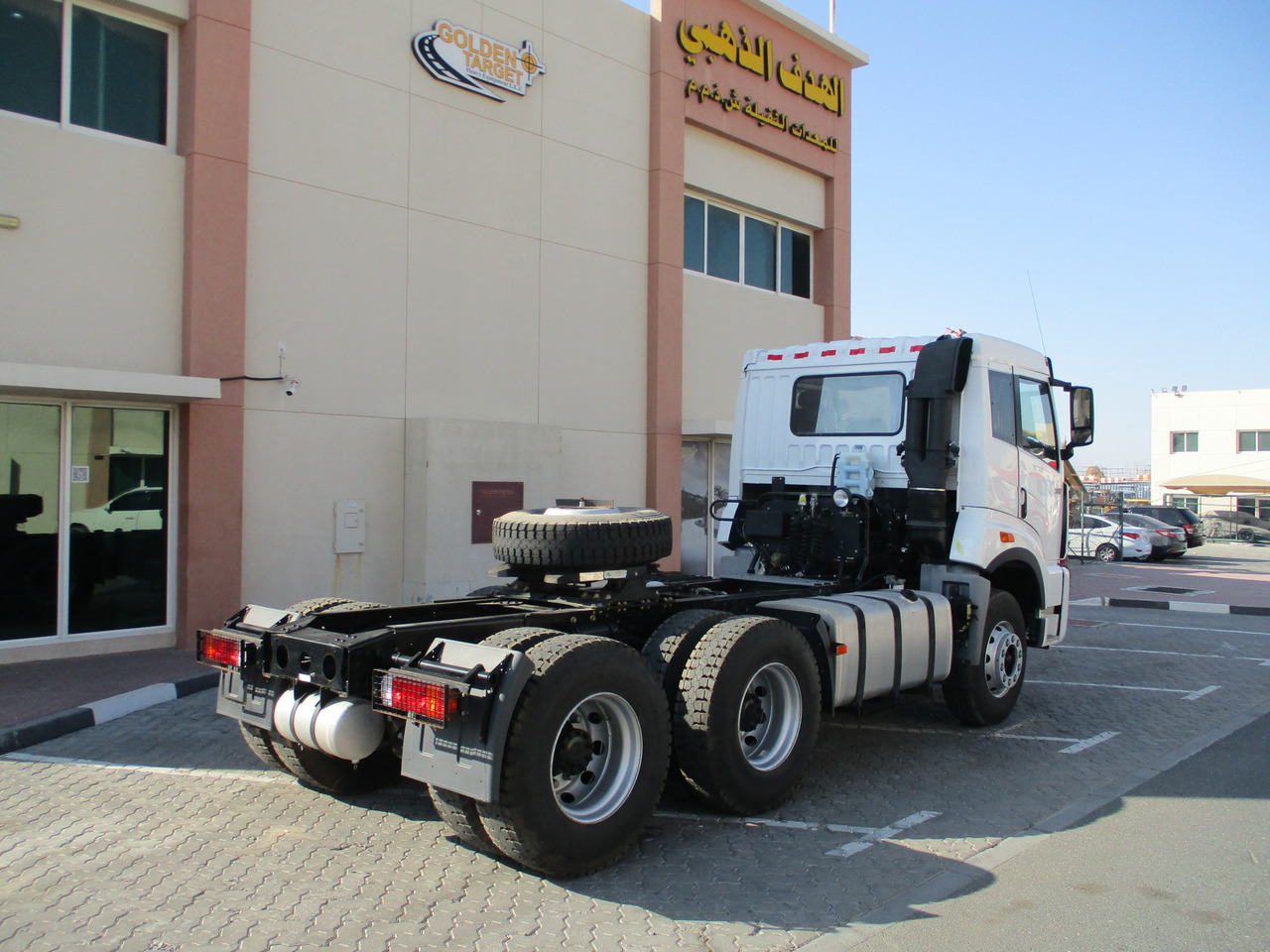 FAW 4181P2K15 6x4 Head Truck - شاحنة جرار: صور 3 FAW 4181P2K15 6x4 Head Truck - شاحنة جرار: صور 3