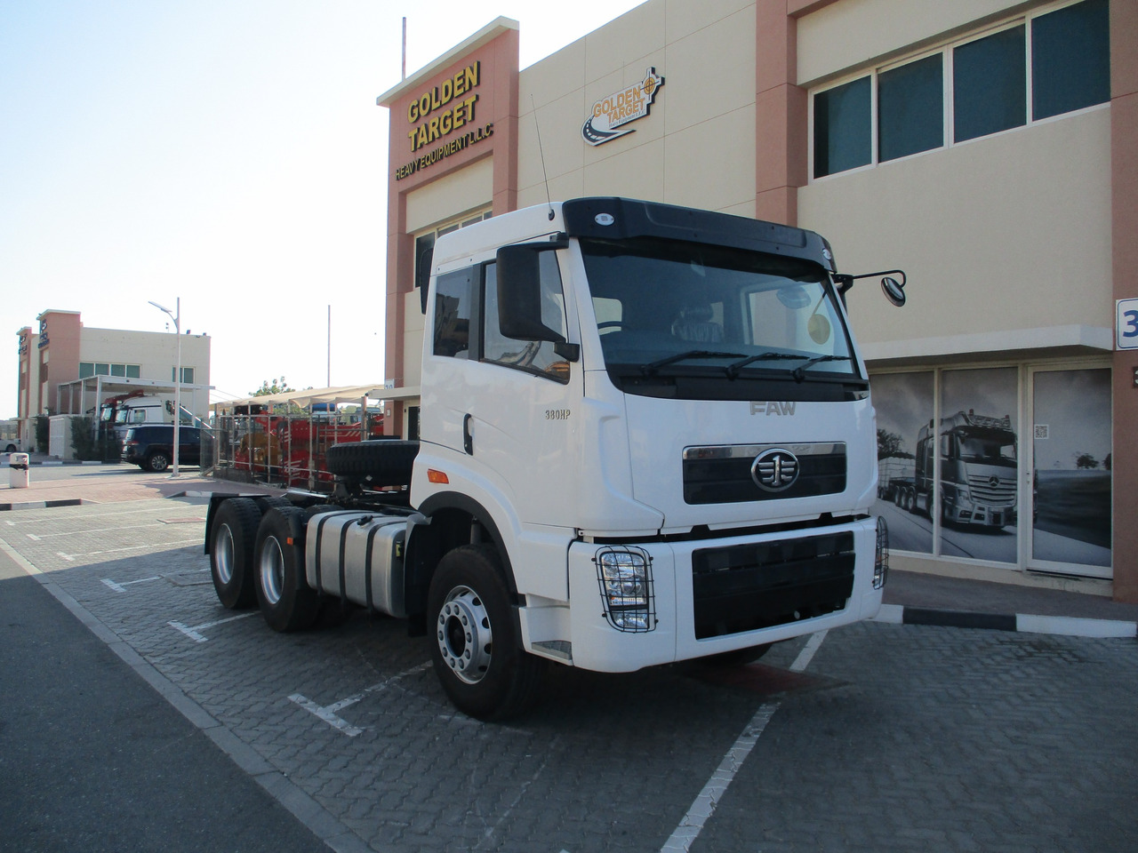 FAW 4181P2K15 6x4 Head Truck - شاحنة جرار: صور 1 FAW 4181P2K15 6x4 Head Truck - شاحنة جرار: صور 1