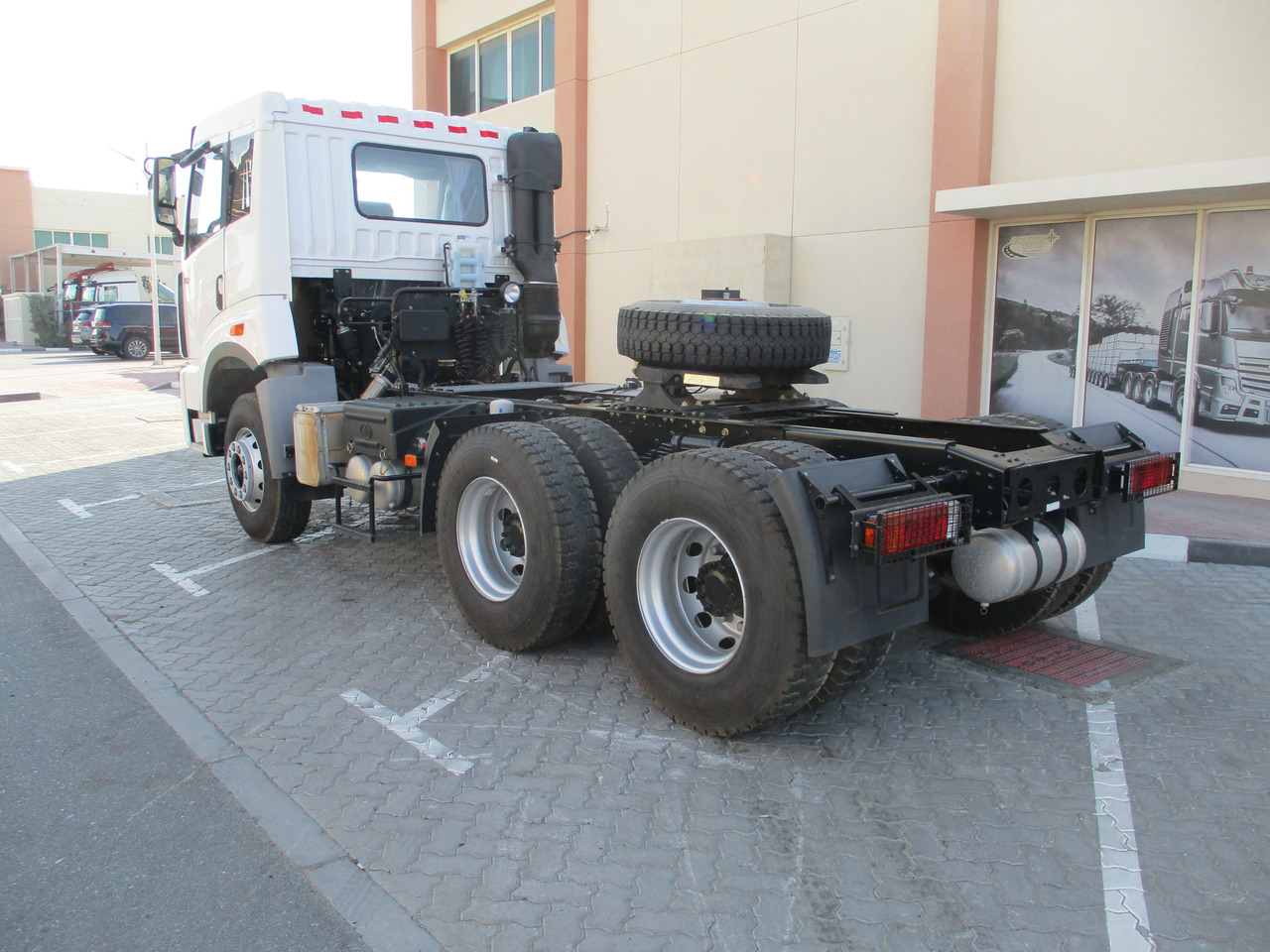 FAW 4181P2K15 6x4 Head Truck - شاحنة جرار: صور 4 FAW 4181P2K15 6x4 Head Truck - شاحنة جرار: صور 4