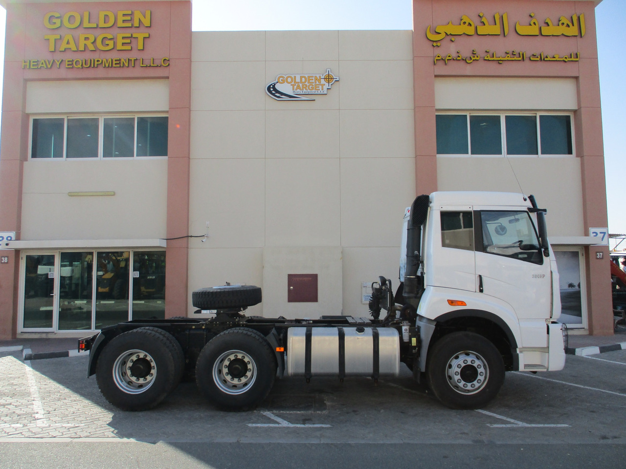 FAW 4181P2K15 6x4 Head Truck - شاحنة جرار: صور 5 FAW 4181P2K15 6x4 Head Truck - شاحنة جرار: صور 5