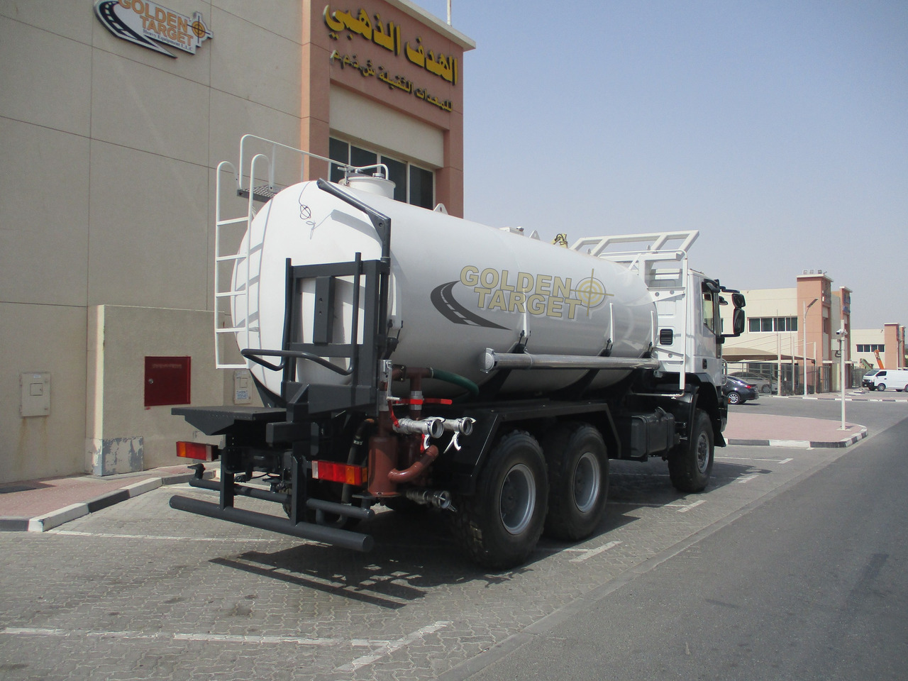 IVECO TRAKKER 380 6x6 Tanker - شاحنة صهريج: صور 3 IVECO TRAKKER 380 6x6 Tanker - شاحنة صهريج: صور 3