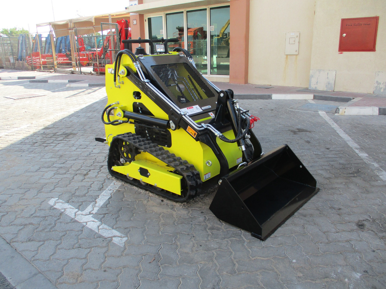 MACHPRO MPS330 Mini Skid Steer - شيول صغير: صور 1 MACHPRO MPS330 Mini Skid Steer - شيول صغير: صور 1