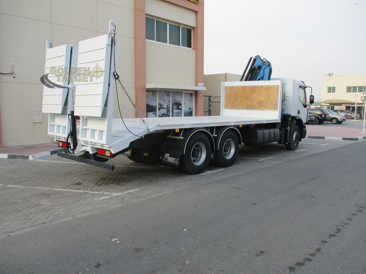RENAULT Kerax 380 6×4 Crane Truck - شاحنة كرين: صور 3 RENAULT Kerax 380 6×4 Crane Truck - شاحنة كرين: صور 3