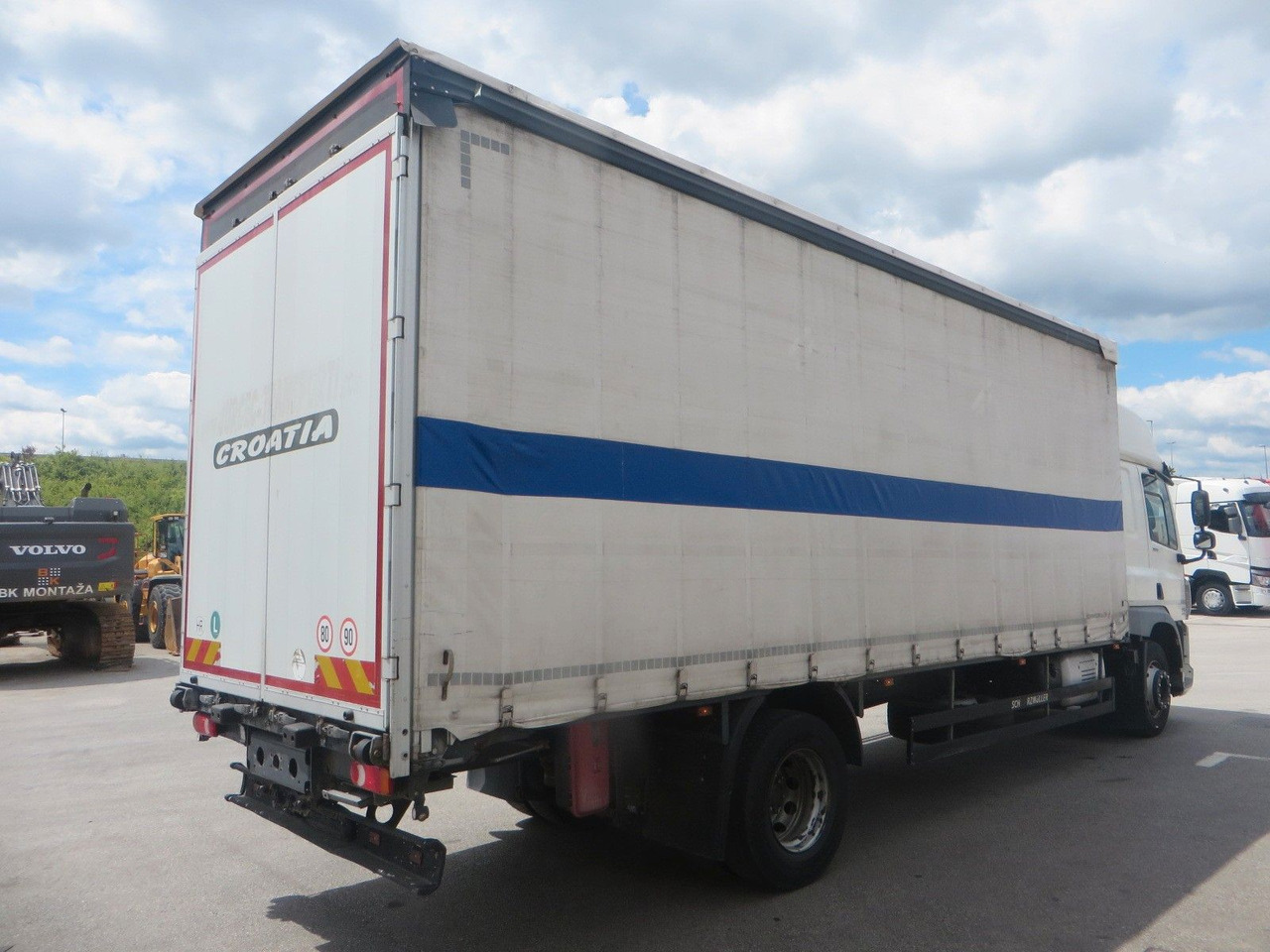 DAF CF320 4x2 18T Curtainside 7.70m - شاحنة ستارة: صور 3 DAF CF320 4x2 18T Curtainside 7.70m - شاحنة ستارة: صور 3