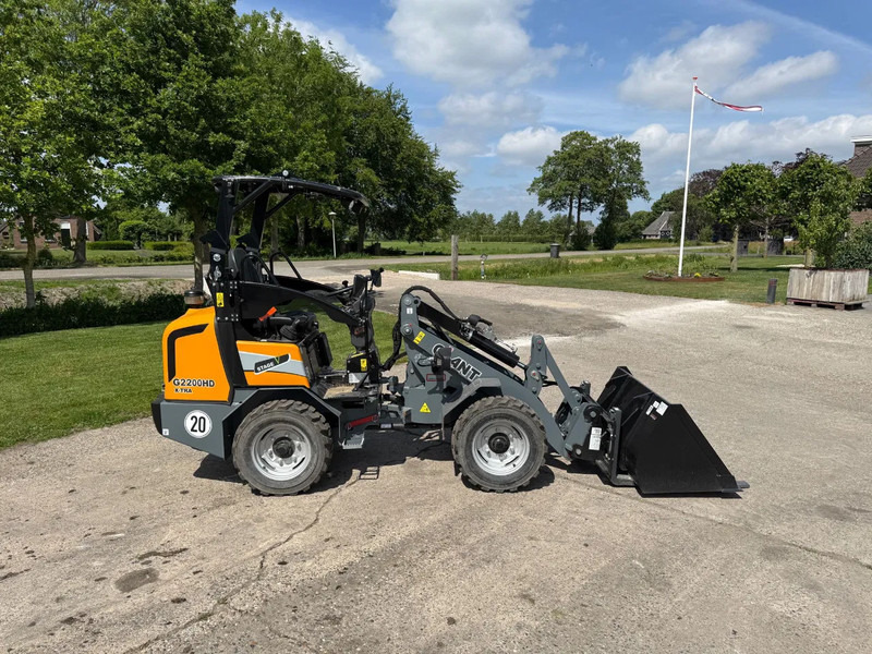 Giant Giant 2200 X-tra HD NIEUWE SHOVEL Mini shovel - اللودر المجنزر صغير: صور 1 Giant Giant 2200 X-tra HD NIEUWE SHOVEL Mini shovel - اللودر المجنزر صغير: صور 1