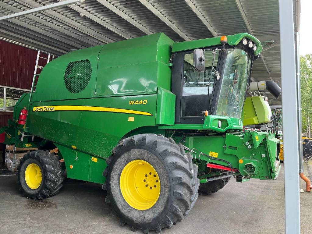 John Deere W 440 - حصادة شاملة: صور 1 John Deere W 440 - حصادة شاملة: صور 1