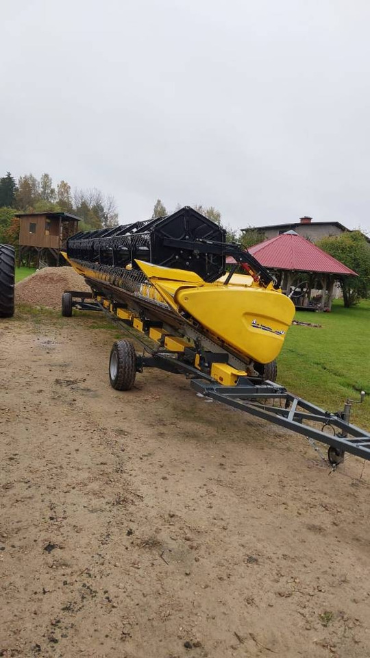 New Holland CR 9.90 - حصادة شاملة: صور 5 New Holland CR 9.90 - حصادة شاملة: صور 5