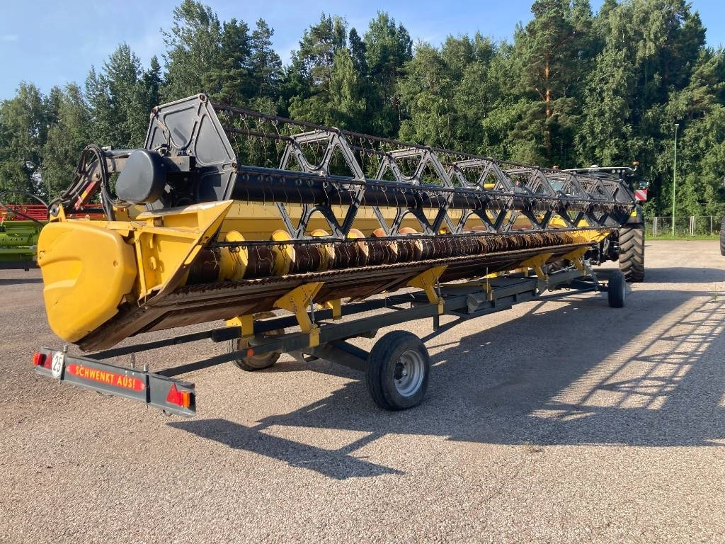 حصادة شاملة New Holland CR 9090: صور 16 حصادة شاملة New Holland CR 9090: صور 16