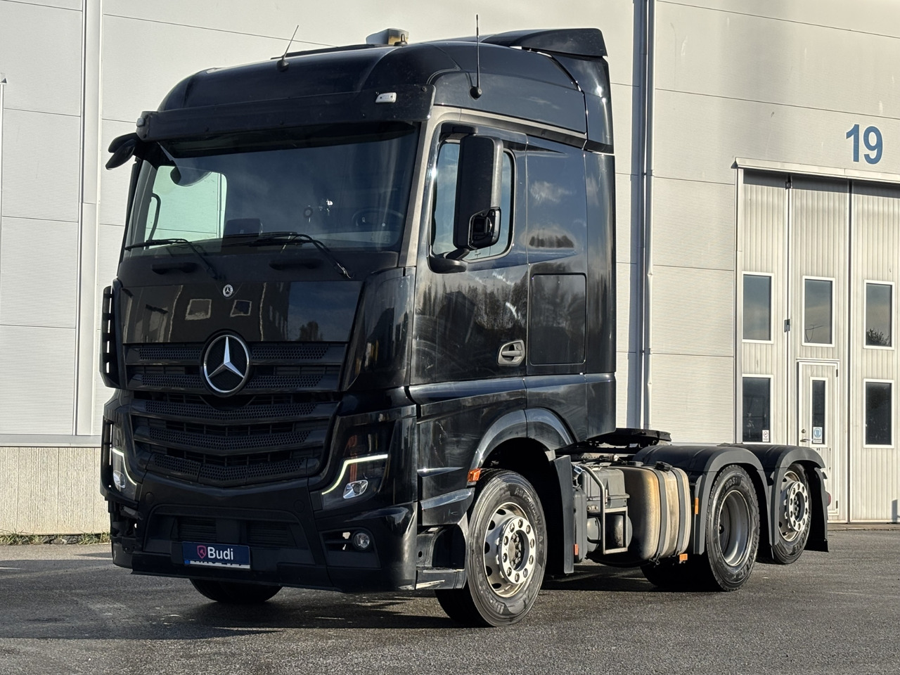 Dragbil Mercedes-Benz Actros 12.8 PowerShift -2022 - شاحنة جرار: صور 1 Dragbil Mercedes-Benz Actros 12.8 PowerShift -2022 - شاحنة جرار: صور 1