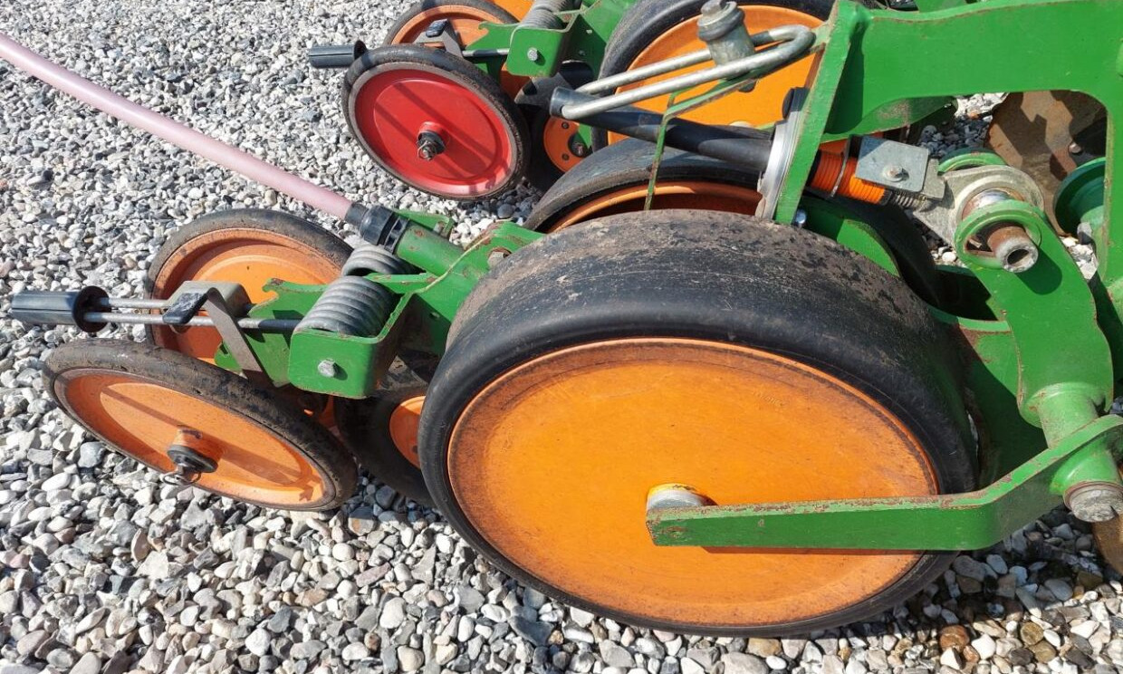 وضع البذور فى خطوط Amazone EDX 9000-T - 12 rækket: صور 7