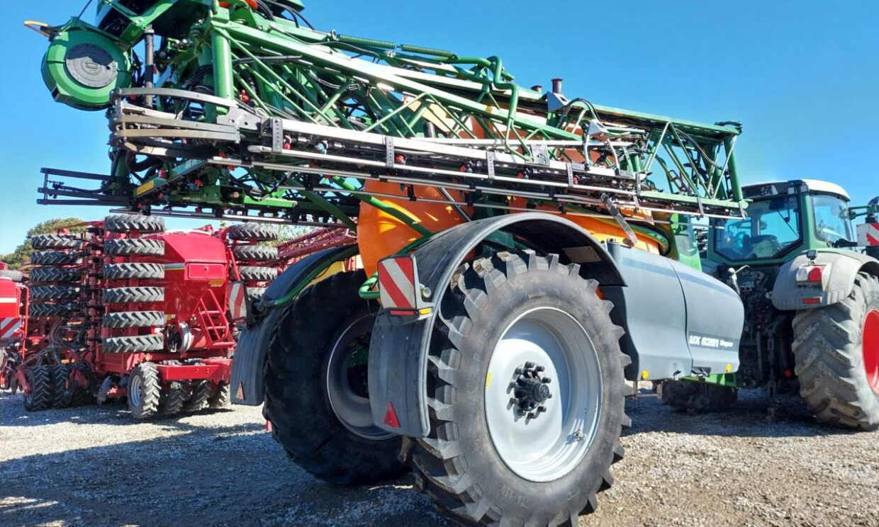 Amazone UX 6201 Super - 24-30-36m - آلة الرش المقطورة: صور 4 Amazone UX 6201 Super - 24-30-36m - آلة الرش المقطورة: صور 4