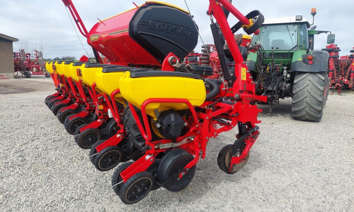 وضع البذور فى خطوط Väderstad Tempo 8 F med E-service: صور 6 وضع البذور فى خطوط Väderstad Tempo 8 F med E-service: صور 6